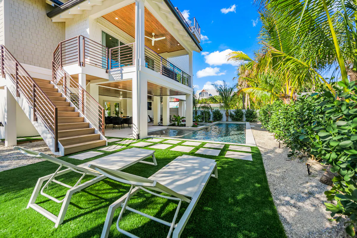 Atlas modern exterior